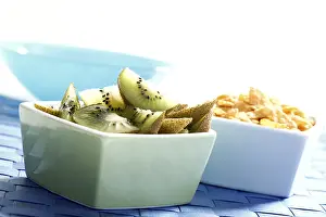 Kiwi Fruit Nutrition Drucke: Cornflakes and kiwi slices