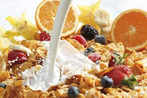 Cornflakes With Milk Drucke: Cornflakes with milk and fruit
