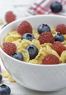 Cereal Product Image Drucke: Cornflakes mit frischen Beeren