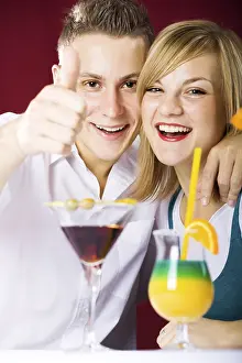 Female Drinker Drucke: The couple with drinks at bar