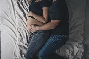 Couple In Bed Drucke: A couple is lying in bed