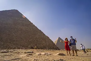 Cultural Monument North Africa Drucke: A couple in the pyramid of Cheops the largest pyramid