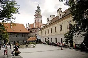 Eastern Europe Travel Drucke: Courtyard of the Castle with tower
