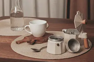 White Cup Drucke: A cozy coffee setup features a white cup