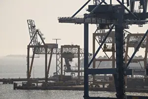 Gerahmter Druck : Kranen, Hafenanlage, Containerbeladung. Gerahmter Druck : Kranen, Hafenanlage, Containerbeladung.