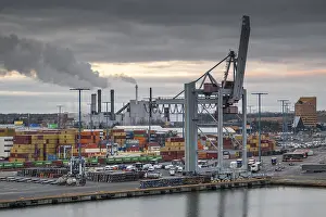 Northern Europe Shipping Port Drucke: Cranes, port facility, container loading