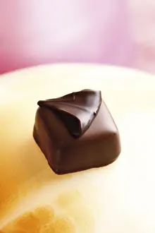 Close Up Chocolate Drucke: Cream chocolate