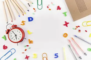Office Stationery Drucke: Creative flat lay back to school concept with alarm clock