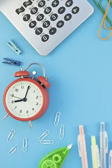 Top View Flat Lay Drucke: Creative flat lay top view back to school concept with alarm clock