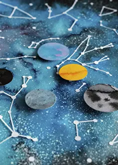 Plain Colored Background Design Drucke: Creative paper planets composition 3