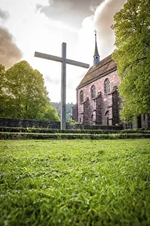Black Forest Monastery Drucke: Cross in front of Historical Monastery