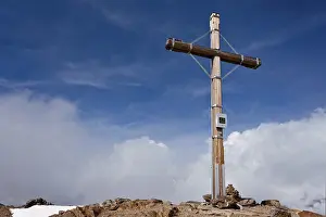 Drucke von Kreuz auf dem Gipfel des Gleckspitz, Ulten-Tal, Provinz Bozen-Südtirol, Italien, Europa Treviso Drucke: Kreuz auf dem Gipfel des Gleckspitz
