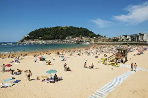 Europe Coastal Scenes Drucke: Crowded beach with people in August