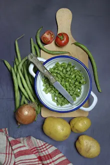 Crushed Beans Drucke: Crushed beans in shell, bush beans