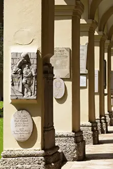 Round Arch Buildings Europe Drucke: Crypt arcades, grave counters in the arcade of St