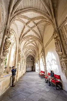 Drucke von Krypten ohne zentrale Schloß, Kreuzgang des Klosters San Juan de los Reyes, Toledo, Castilla-La Mancha, Spanien Großer Panda Drucke: Kryptoschreine ohne zentrale Schloßschlüssel.