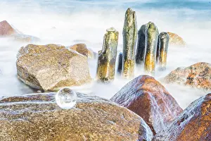 Rocky Coastline Images Drucke: Crystal ball