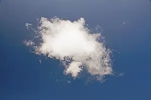 Blue Sky Drucke: Cumulus cloud in the blue sky