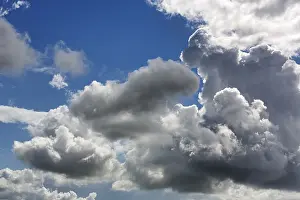 Irish Countryside Landscapes Drucke: Cumulus clouds in blue sky, full-frame