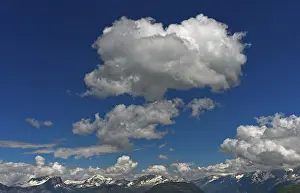 Mont Blanc Massif Scenery Drucke: Cumulus clouds over mountain range