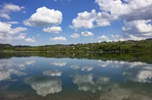 Cumulus Humilis Cloud Formations Drucke: (Cumulus) clouds reflected in the Irrsee