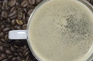 No People Coffee Scene Drucke: Cup of Coffee with Coffee Beans