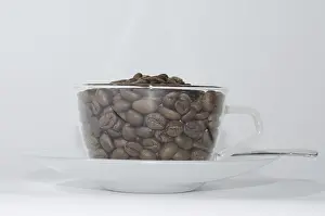 Empty Coffee Cups Drucke: Cup of Coffee with Coffee Beans