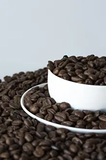 Deserted Coffee Shop Drucke: A cup of coffee on coffee beans