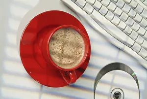 Isolated Coffee Cup Drucke: Cup of coffee, DCs and keyboard on a studio background
