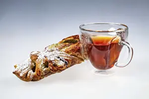 Deserted Breakfast Scene Drucke: Cup of tea and cake on an isolated studio background