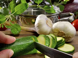 Kitchen Utensil Images Drucke: Cut courgette