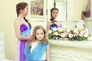 Beautiful Studio Shot Drucke: Cute elegant sisters posing before mirror