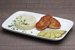 Mashed Potato Recipe Drucke: Cutlet with mashed potato and pickled cucumber