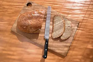 Coloured Food Photography Drucke: Cutting bread