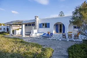Deserted Houses In Greece Drucke: Cycladic house with blue windows