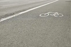 Black And White Cycling Drucke: Cycle path in the city centre of Berlin