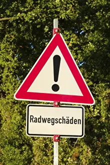 Road Safety Germany Drucke: Cycle path damage, traffic sign