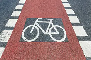 Road Safety Markings Drucke: Cycle path marking on a pavement
