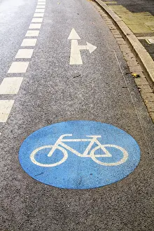 Road Safety Markings Drucke: Cycle path marking on a pavement
