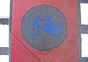 Road Safety Markings Drucke: Cycle path marking on a pavement