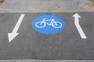 Road Safety Signs Drucke: Cycle path marking on a pavement