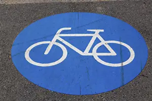 Road Safety Markings Drucke: Cycle path marking on a pavement