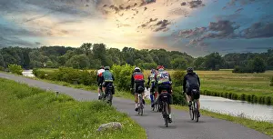 Lower Oder Valley National Park Drucke: Cyclist on a cycle path by the river