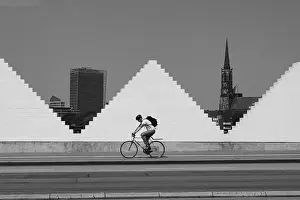 Northern Germany Cycling Drucke: Cyclist in front of white wall