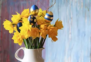 Painted Easter Eggs Drucke: Daffodils and painted Easter eggs, Dresden, Saxony