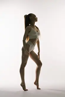 Contemporary Dance Style Drucke: A dancer strikes a graceful pose