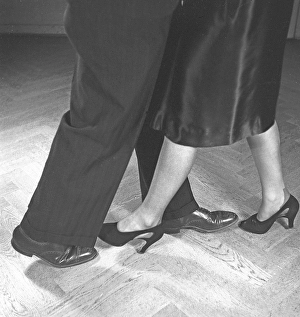 Vintage Couples Dancing Drucke: Dancing in the 1940s