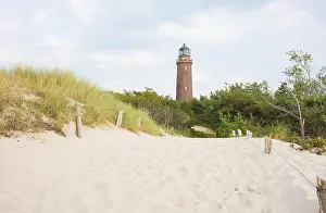 Darsser Ort Lighthouse Drucke: DarBer Ort lighthouse rises behind the path to the beach