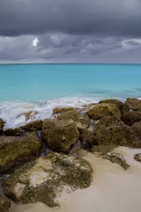 Weather Forecast Images Drucke: Dark storm cloud at rock beach