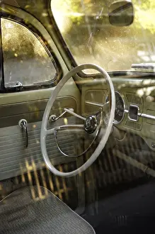 Vintage Interior Design Drucke: Dashboard of old car